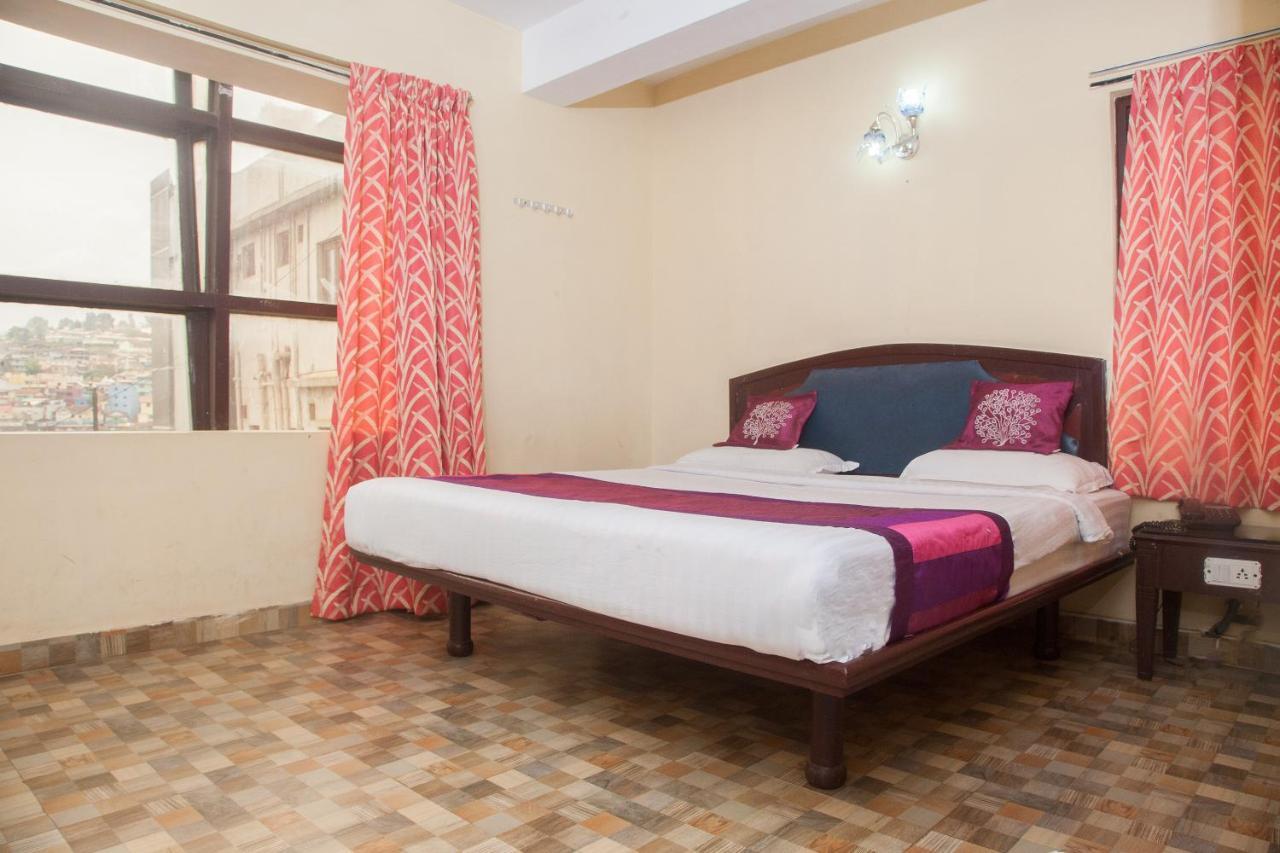 Oyo 12357 Hotel Nilgiris Inn Ooty Exterior photo
